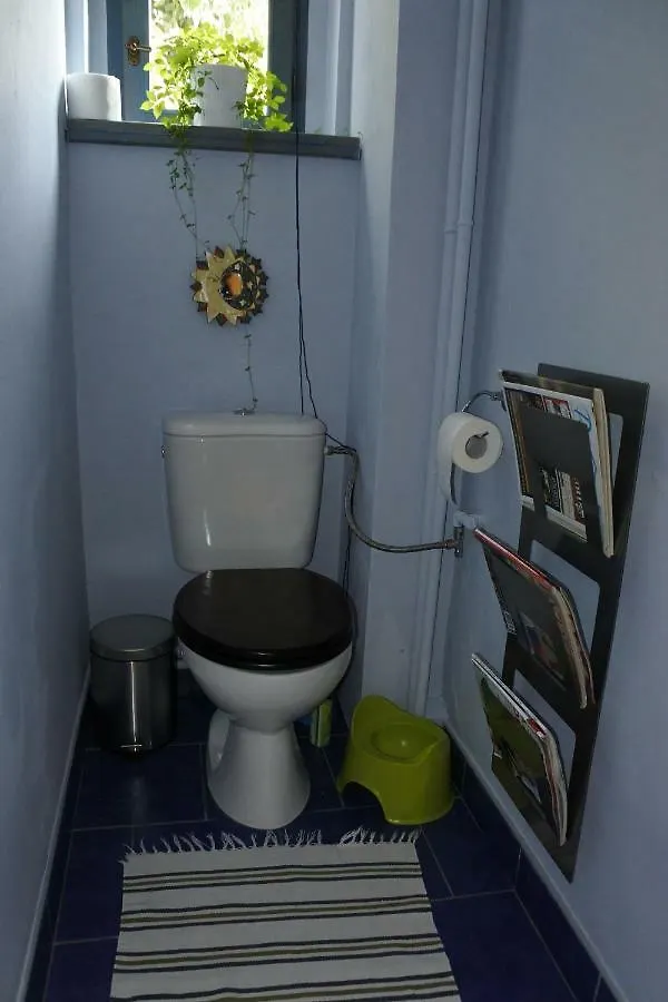 APARTMÁN V ZAHRADĚ PRAHA TROJA - APARTMENT IN THE GARDEN PRAGUE Troja 0*,